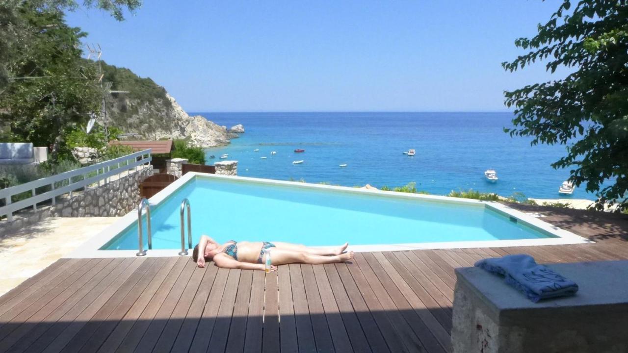Caltabania Suites Áyios Nikítas Exterior foto